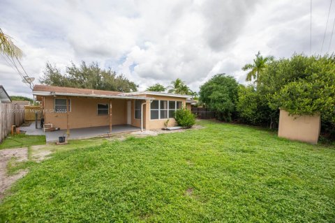 Villa ou maison à vendre à Pembroke Pines, Floride: 4 chambres, 129.13 m2 № 1947598 - photo 13