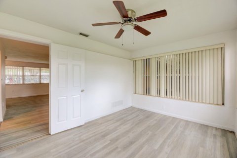 Villa ou maison à vendre à Pembroke Pines, Floride: 4 chambres, 129.13 m2 № 1947598 - photo 10