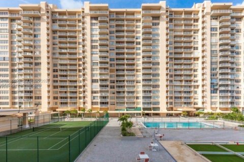 Снять в аренду кондоминиум в Авентура, Флорида 2 спальни, 149.11м2, № 2072345 - фото 8