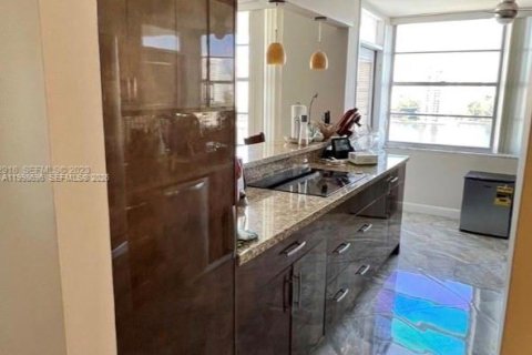 Снять в аренду кондоминиум в Авентура, Флорида 2 спальни, 149.11м2, № 2072345 - фото 5