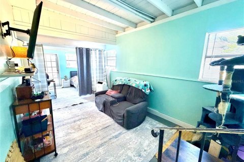 House in Saint Petersburg, Florida 3 bedrooms, 106.56 sq.m. № 2391412 - photo 17