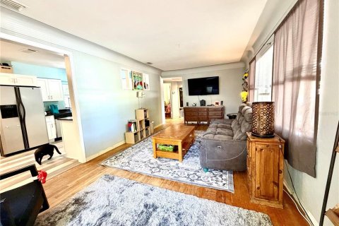 House in Saint Petersburg, Florida 3 bedrooms, 106.56 sq.m. № 2391412 - photo 7