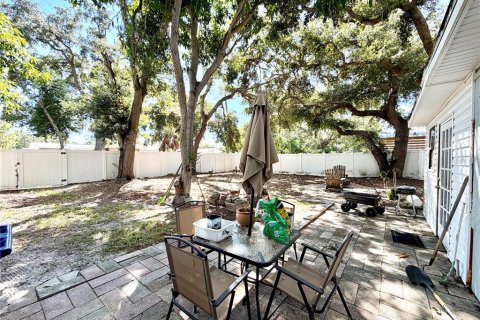 House in Saint Petersburg, Florida 3 bedrooms, 106.56 sq.m. № 2391412 - photo 23