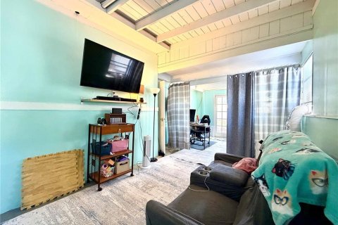 House in Saint Petersburg, Florida 3 bedrooms, 106.56 sq.m. № 2391412 - photo 18