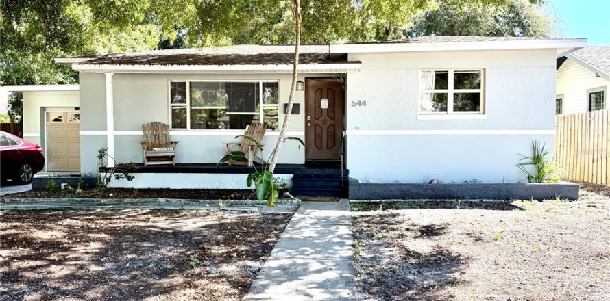 House in Saint Petersburg, Florida 3 bedrooms, 106.56 sq.m. № 2391412