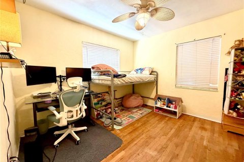 House in Saint Petersburg, Florida 3 bedrooms, 106.56 sq.m. № 2391412 - photo 15