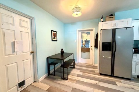 House in Saint Petersburg, Florida 3 bedrooms, 106.56 sq.m. № 2391412 - photo 10