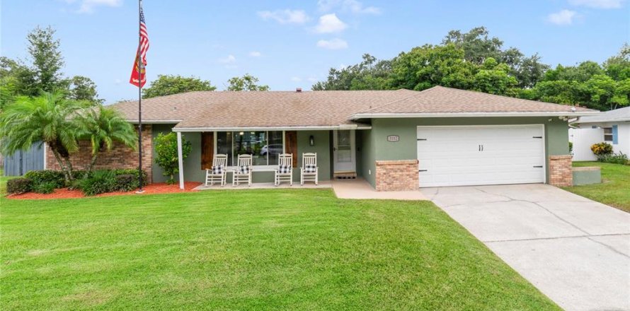House in Orlando, Florida 4 bedrooms, 169.92 sq.m. № 1886342