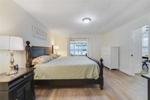 House in Orlando, Florida 4 bedrooms, 169.92 sq.m. № 1886342 - photo 11