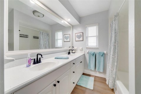 House in Orlando, Florida 4 bedrooms, 169.92 sq.m. № 1886342 - photo 23