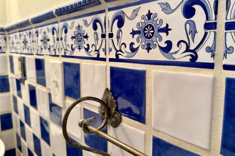 Condominio en venta en Miami Beach, Florida, 1 dormitorio, 61.32 m2 № 2038994 - foto 12