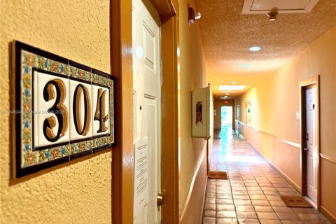 Condominio en venta en Miami Beach, Florida, 1 dormitorio, 61.32 m2 № 2038994 - foto 9