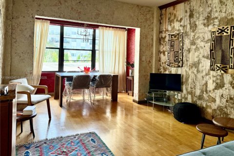 Condominio en venta en Miami Beach, Florida, 1 dormitorio, 61.32 m2 № 2038994 - foto 2