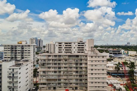 Condo in Miami Beach, Florida, 1 bedroom  № 2021172