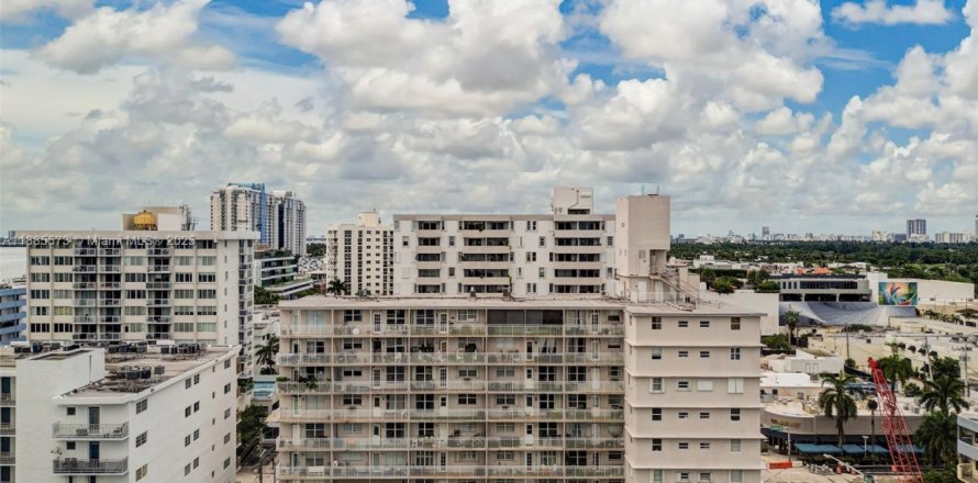 Condo in Miami Beach, Florida, 1 bedroom  № 2021172