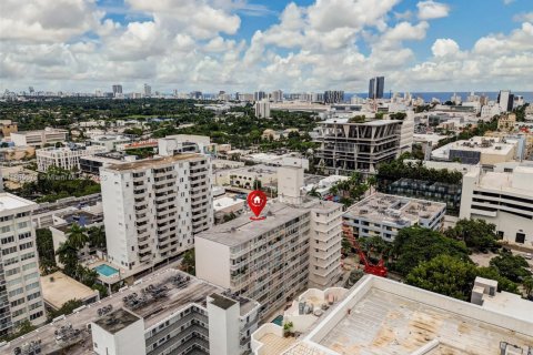Condo in Miami Beach, Florida, 1 bedroom  № 2021172 - photo 30