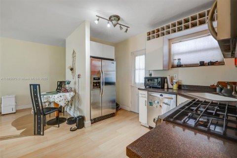Condo in Miami Beach, Florida, 1 bedroom  № 2021172 - photo 14