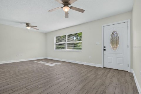 House in Saint Petersburg, Florida 3 bedrooms, 120.77 sq.m. № 2393721 - photo 15