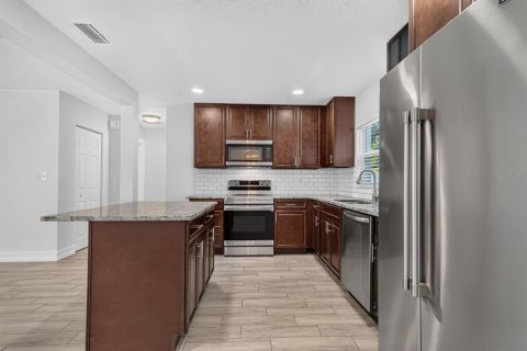 House in Saint Petersburg, Florida 3 bedrooms, 120.77 sq.m. № 2393721 - photo 8