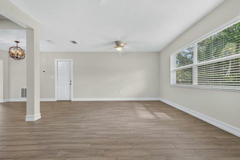 House in Saint Petersburg, Florida 3 bedrooms, 120.77 sq.m. № 2393721 - photo 19