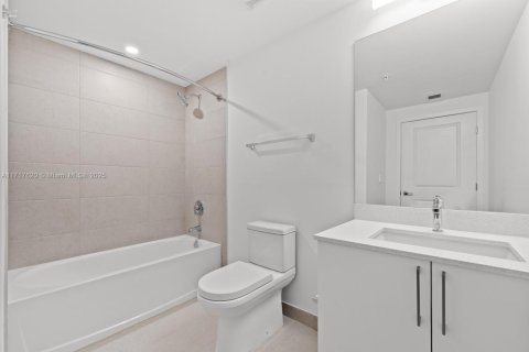 Apartamento en alquiler en Miami, Florida, 2 dormitorios, 91.6 m2 № 1938391 - foto 15