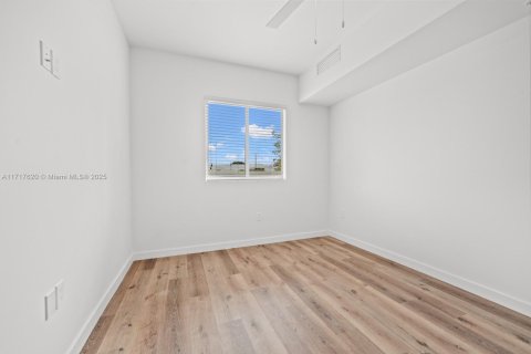 Apartamento en alquiler en Miami, Florida, 2 dormitorios, 91.6 m2 № 1938391 - foto 13