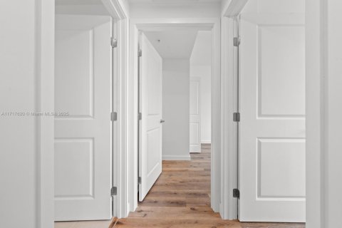 Apartamento en alquiler en Miami, Florida, 2 dormitorios, 91.6 m2 № 1938391 - foto 12