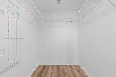 Apartamento en alquiler en Miami, Florida, 2 dormitorios, 91.6 m2 № 1938391 - foto 19
