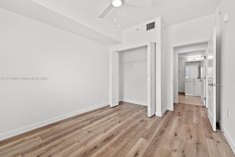 Apartamento en alquiler en Miami, Florida, 2 dormitorios, 91.6 m2 № 1938391 - foto 14