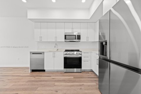 Apartamento en alquiler en Miami, Florida, 2 dormitorios, 91.6 m2 № 1938391 - foto 5