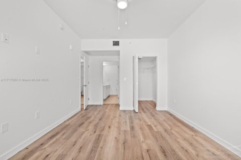 Apartamento en alquiler en Miami, Florida, 2 dormitorios, 91.6 m2 № 1938391 - foto 18
