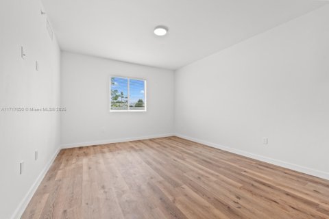 Apartamento en alquiler en Miami, Florida, 2 dormitorios, 91.6 m2 № 1938391 - foto 7