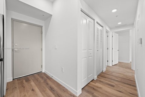 Apartamento en alquiler en Miami, Florida, 2 dormitorios, 91.6 m2 № 1938391 - foto 10
