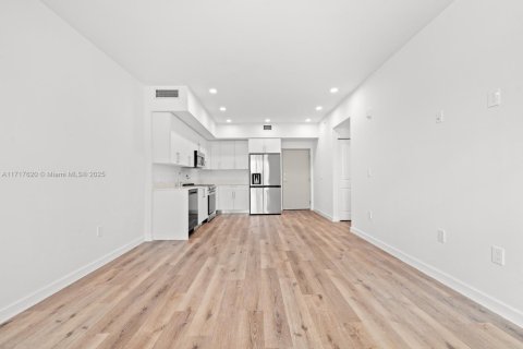 Apartamento en alquiler en Miami, Florida, 2 dormitorios, 91.6 m2 № 1938391 - foto 9