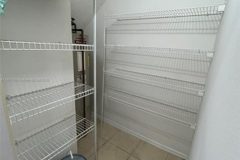 Touwnhouse à vendre à Homestead, Floride: 3 chambres, 132.66 m2 № 1935892 - photo 17