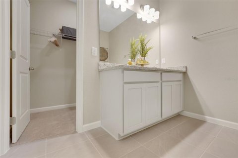 House in Winter Haven, Florida 4 bedrooms, 150.97 sq.m. № 2227243 - photo 13
