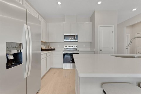 House in Winter Haven, Florida 4 bedrooms, 150.97 sq.m. № 2227243 - photo 20