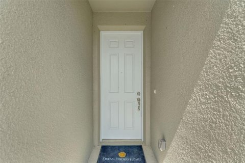 House in Winter Haven, Florida 4 bedrooms, 150.97 sq.m. № 2227243 - photo 2