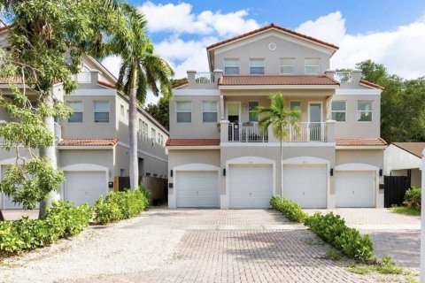 Adosado en Fort Lauderdale, Florida 5 dormitorios, 312.8 m2 № 2370171
