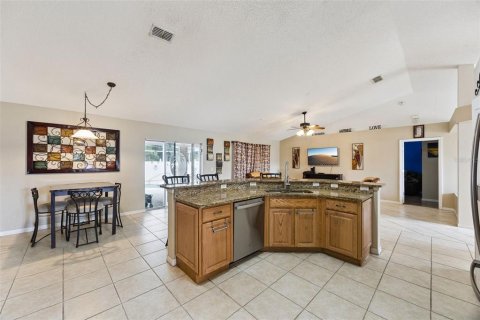 House in Deltona, Florida 4 bedrooms, 189.89 sq.m. № 2353450 - photo 14