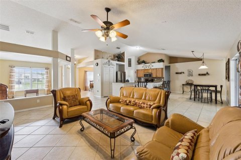 House in Deltona, Florida 4 bedrooms, 189.89 sq.m. № 2353450 - photo 8