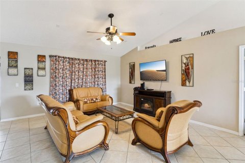 House in Deltona, Florida 4 bedrooms, 189.89 sq.m. № 2353450 - photo 7
