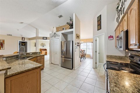 House in Deltona, Florida 4 bedrooms, 189.89 sq.m. № 2353450 - photo 15