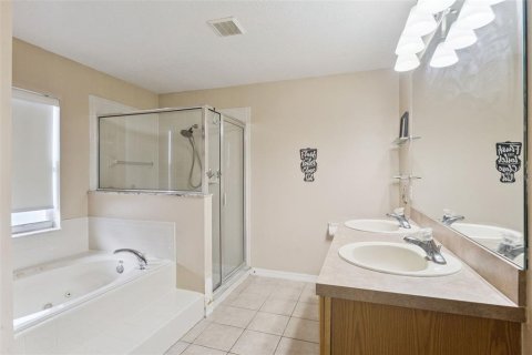 House in Deltona, Florida 4 bedrooms, 189.89 sq.m. № 2353450 - photo 26