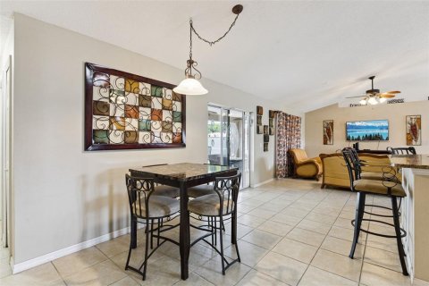 House in Deltona, Florida 4 bedrooms, 189.89 sq.m. № 2353450 - photo 12