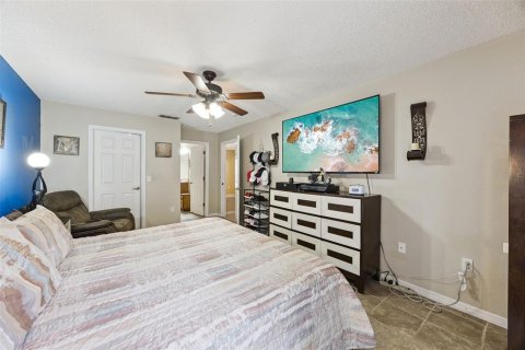 House in Deltona, Florida 4 bedrooms, 189.89 sq.m. № 2353450 - photo 19
