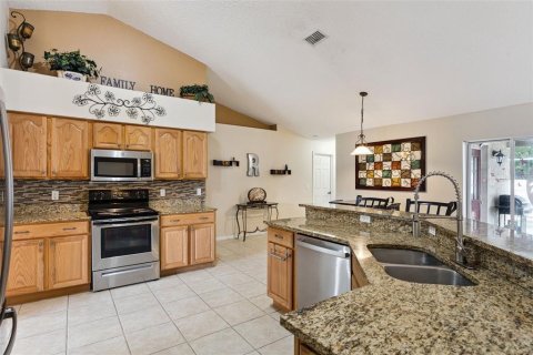 House in Deltona, Florida 4 bedrooms, 189.89 sq.m. № 2353450 - photo 16