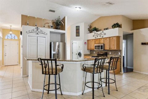 House in Deltona, Florida 4 bedrooms, 189.89 sq.m. № 2353450 - photo 17