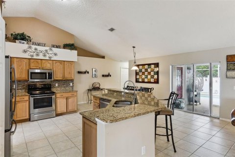 House in Deltona, Florida 4 bedrooms, 189.89 sq.m. № 2353450 - photo 18