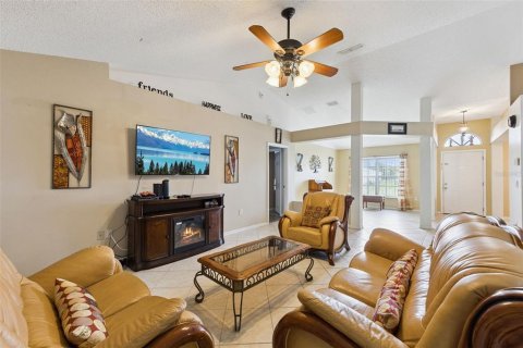 House in Deltona, Florida 4 bedrooms, 189.89 sq.m. № 2353450 - photo 9